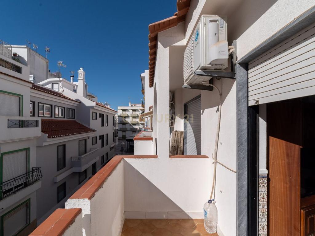 Apartamento T2 em Monte Gordo – Rua Pedonal, a poucos metros da praia - Image 4