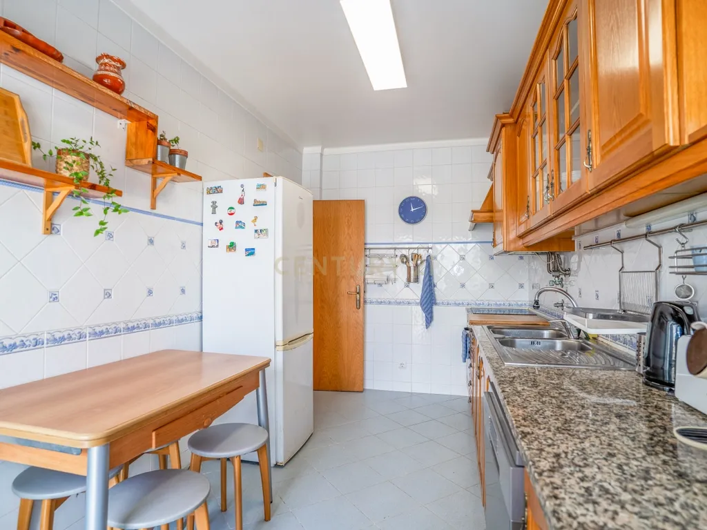 Apartamento T3+1 Duplex| 2 minutos do Centro de Caldas da Rainha - Image 12