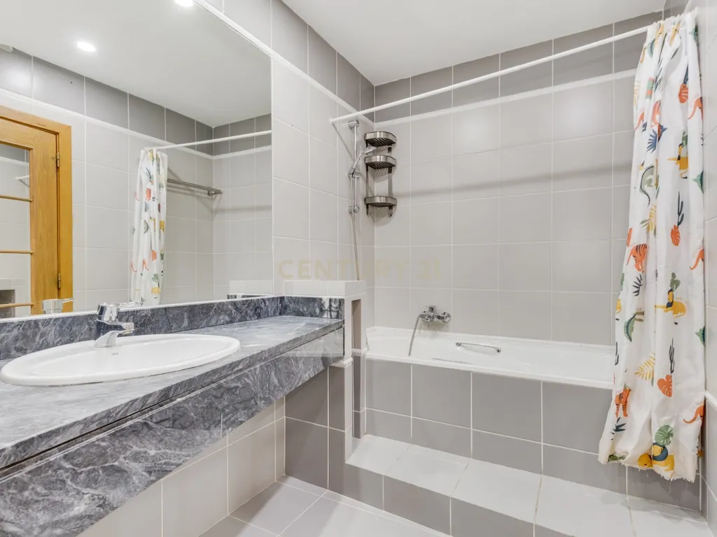 Apartamento T4 com Terraço Privativo e Churrasqueira no Condomínio Lezíria Parque | Vila Franca de Xira - Image 28