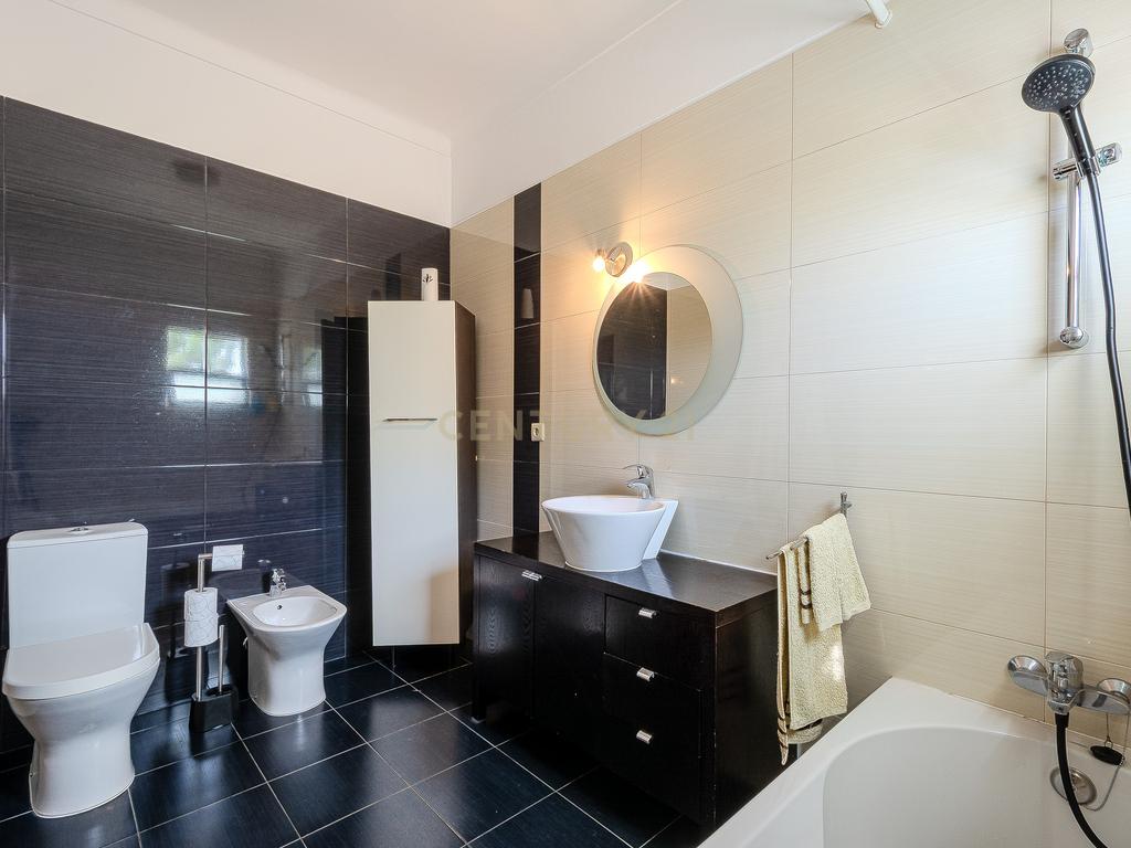 Apartamento T2 de 105m2 com Varanda e Vista Campo – Páteo, Albufeira - Image 21