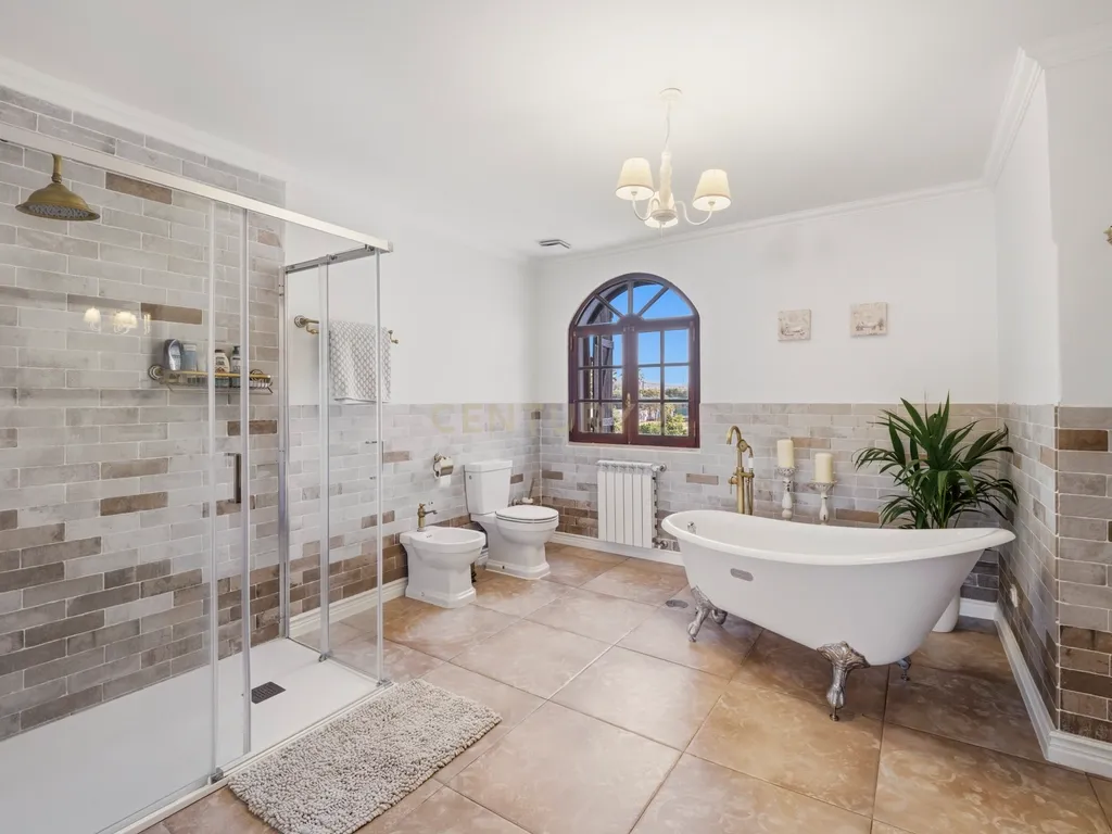 Quinta de Charme em Palmela – Renovada, Espaçosa e Pronta a Viver - Image 19