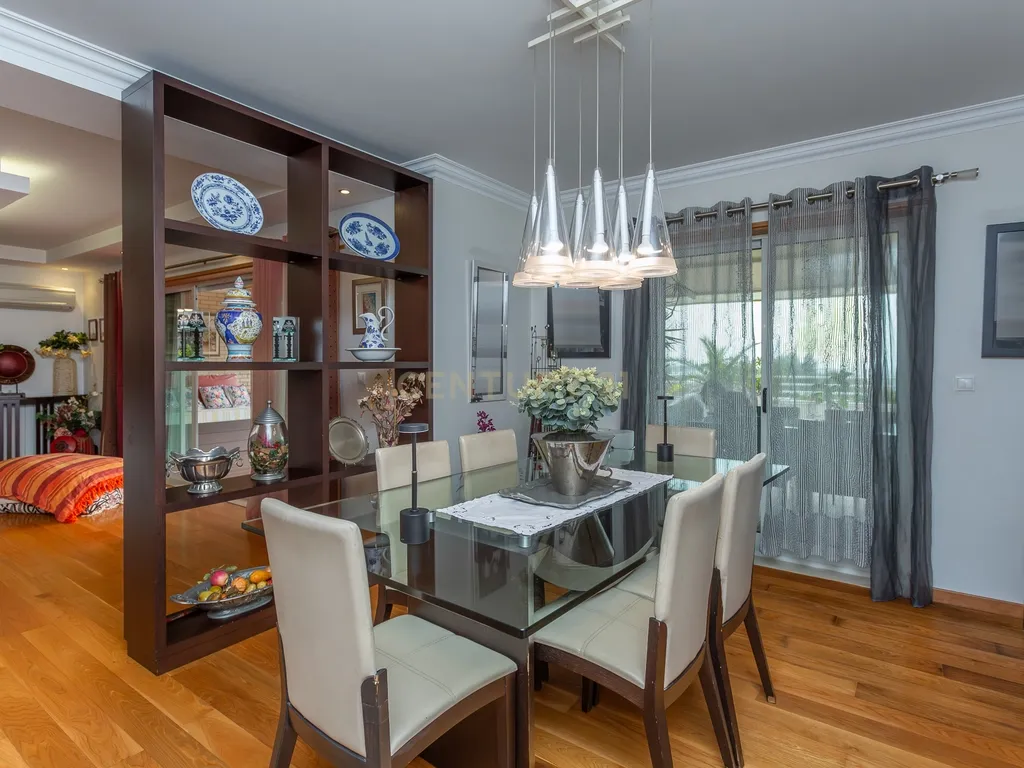 Apartamento T4 Alto de Algés, Terraço, Vista Rio, 6 Lugares de Garagem - Image 6