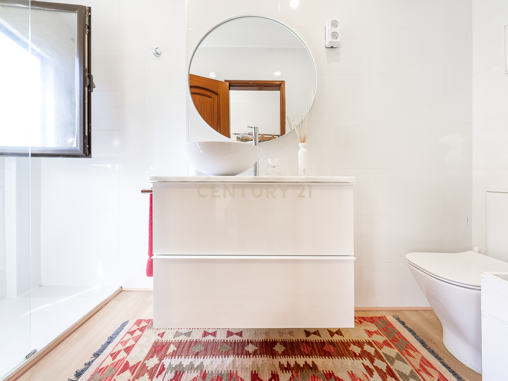 Apartamento T4 remodelado em Campo de Ourique  - Image 7