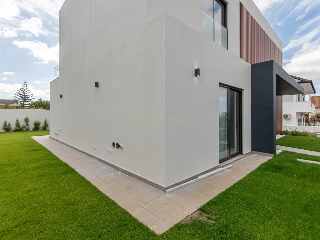 Moradia T4 Premium independente com Piscina (Nova Construção) / Barcarena - Image 2