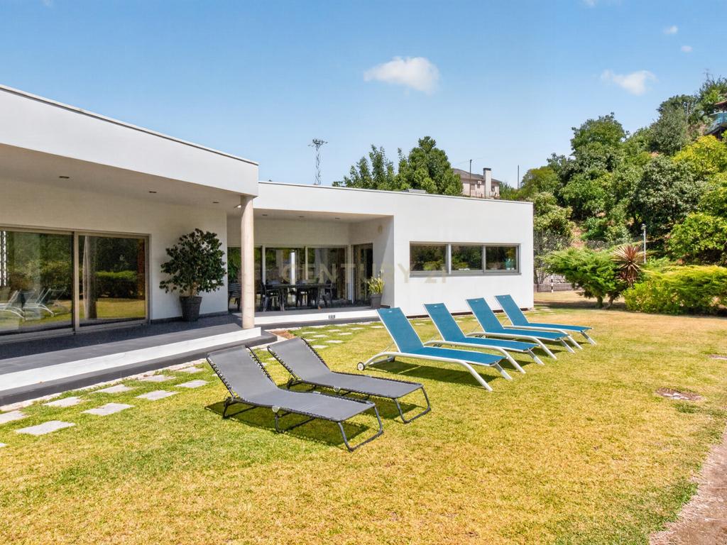 Moradia T4 Térrea de Sonho com Piscina, Campo de Futebol - Image 63
