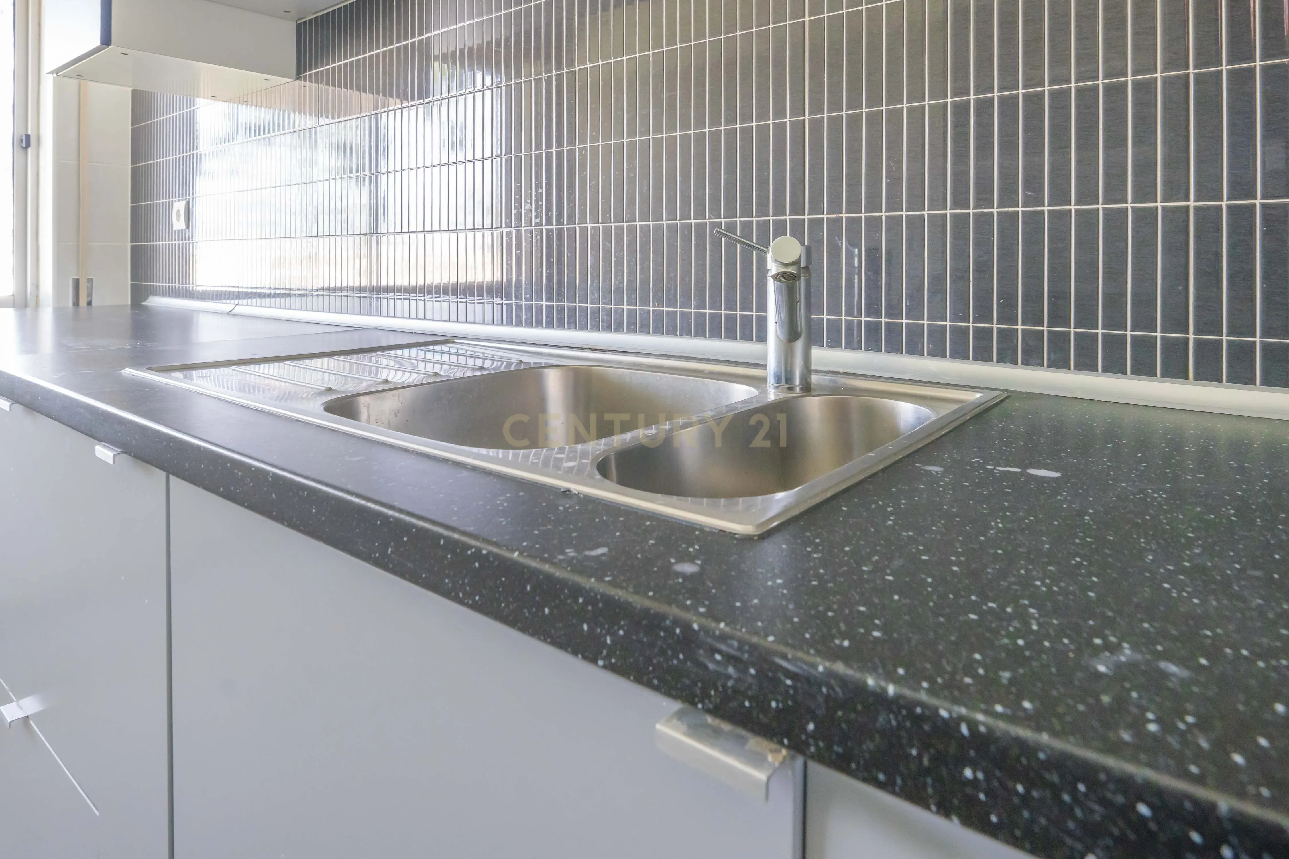 Apartamento T3, Pronto Habitar, no Padre Nabeto, Aires - Image 8
