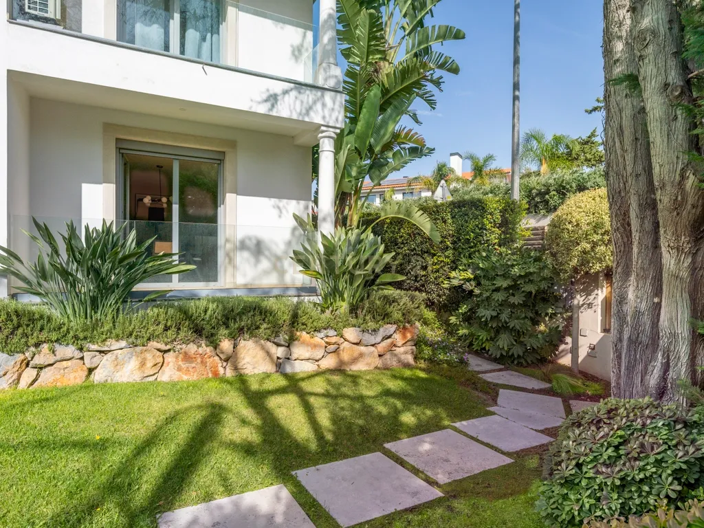 Moradia T5 de Luxo com Piscina, Ginásio, Sauna e Garrafeira em Birre, Cascais - Image 8