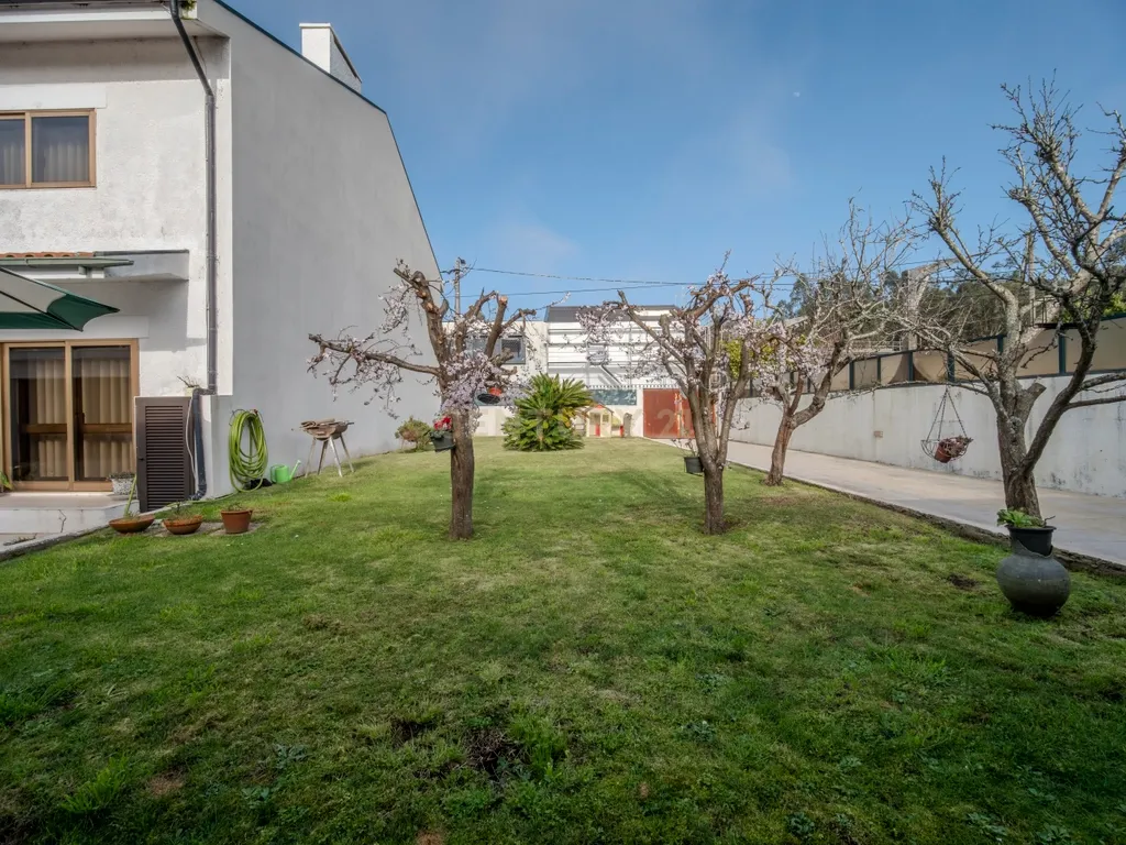 Terreno com Projeto Aprovado em Lavra, Matosinhos - Image 1
