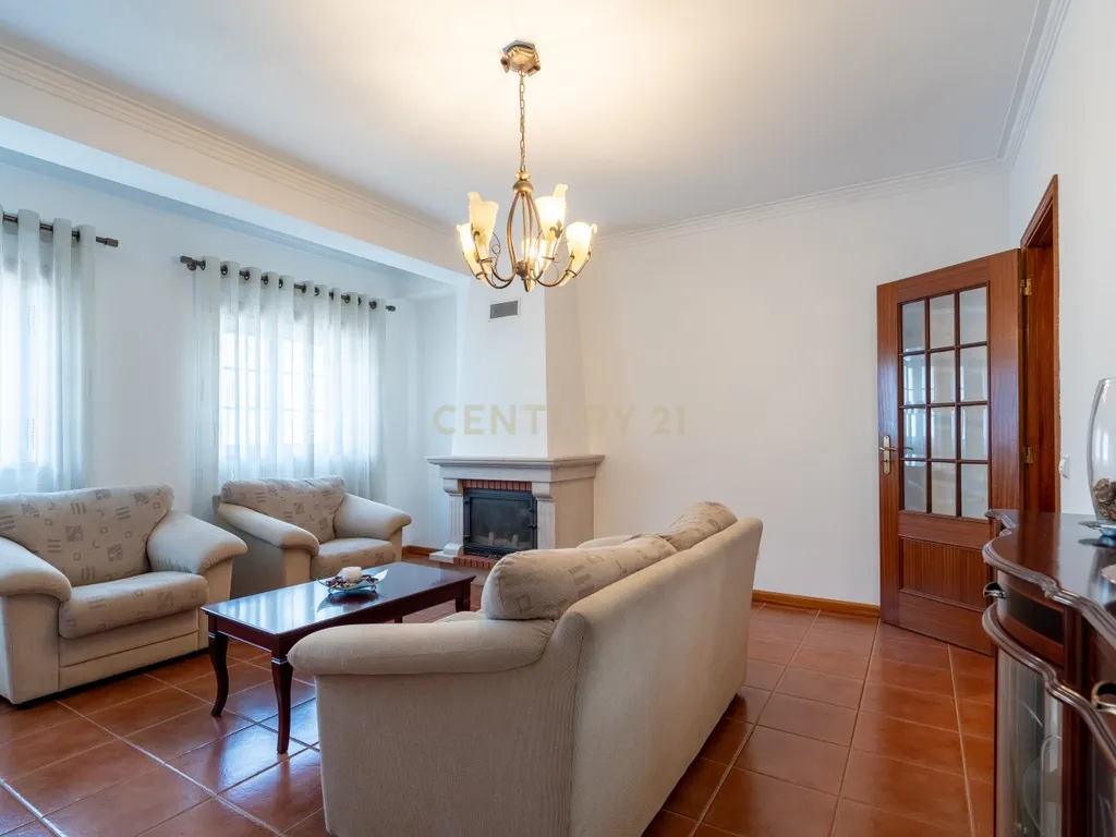 Moderno T1 em Lousã, quase novo e pronto a habitar - Image 8