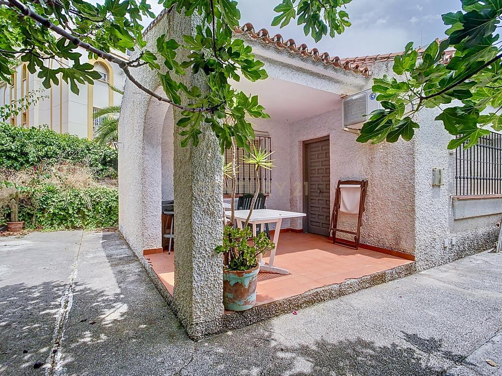 À Venda! Terreno Urbanizável com Edificações em El Limonar, Málaga - Image 2