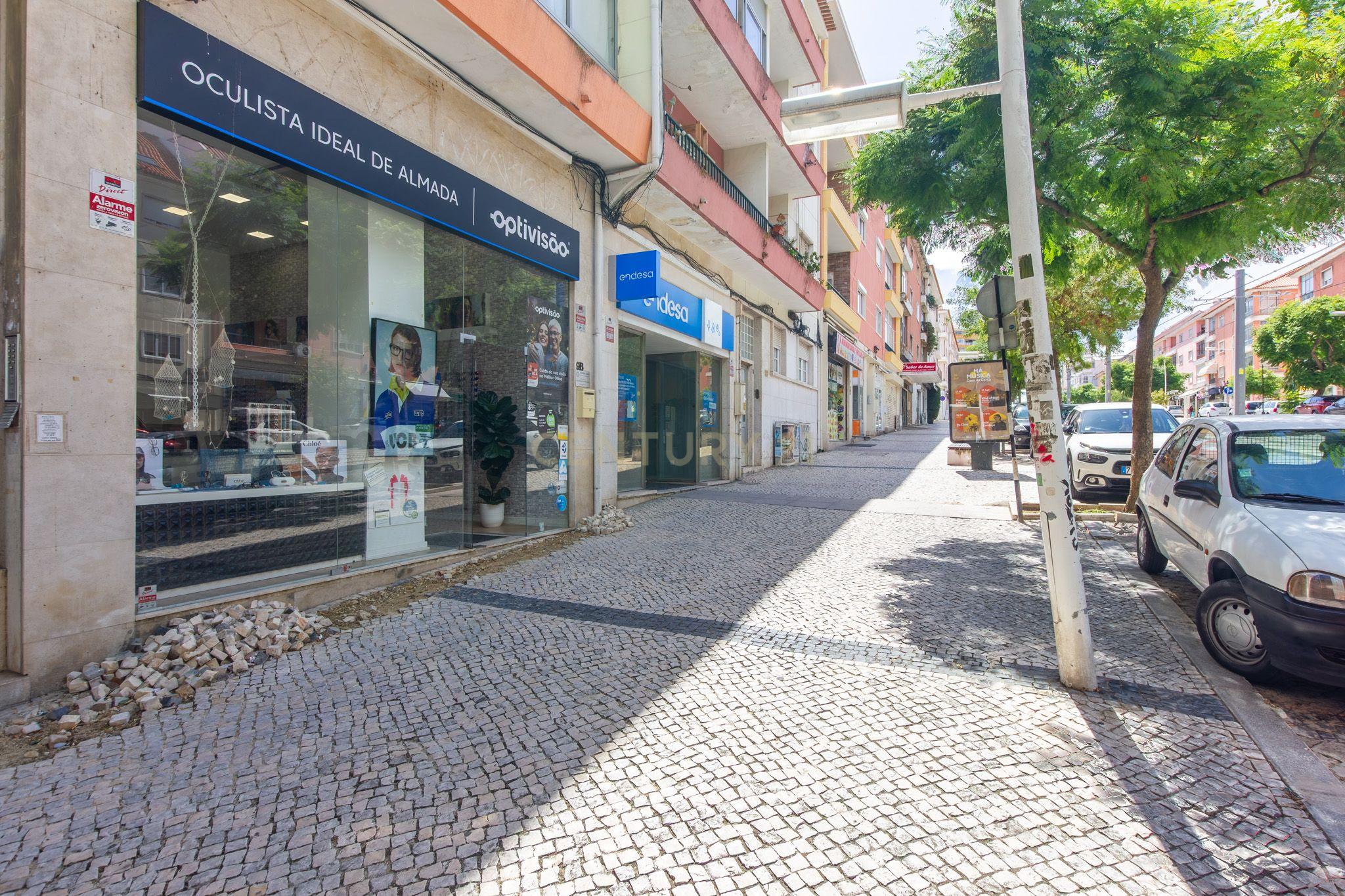Fotografia 2 de Loja com 191 m² no centro de Almada | Excelente oportunidade de investimento