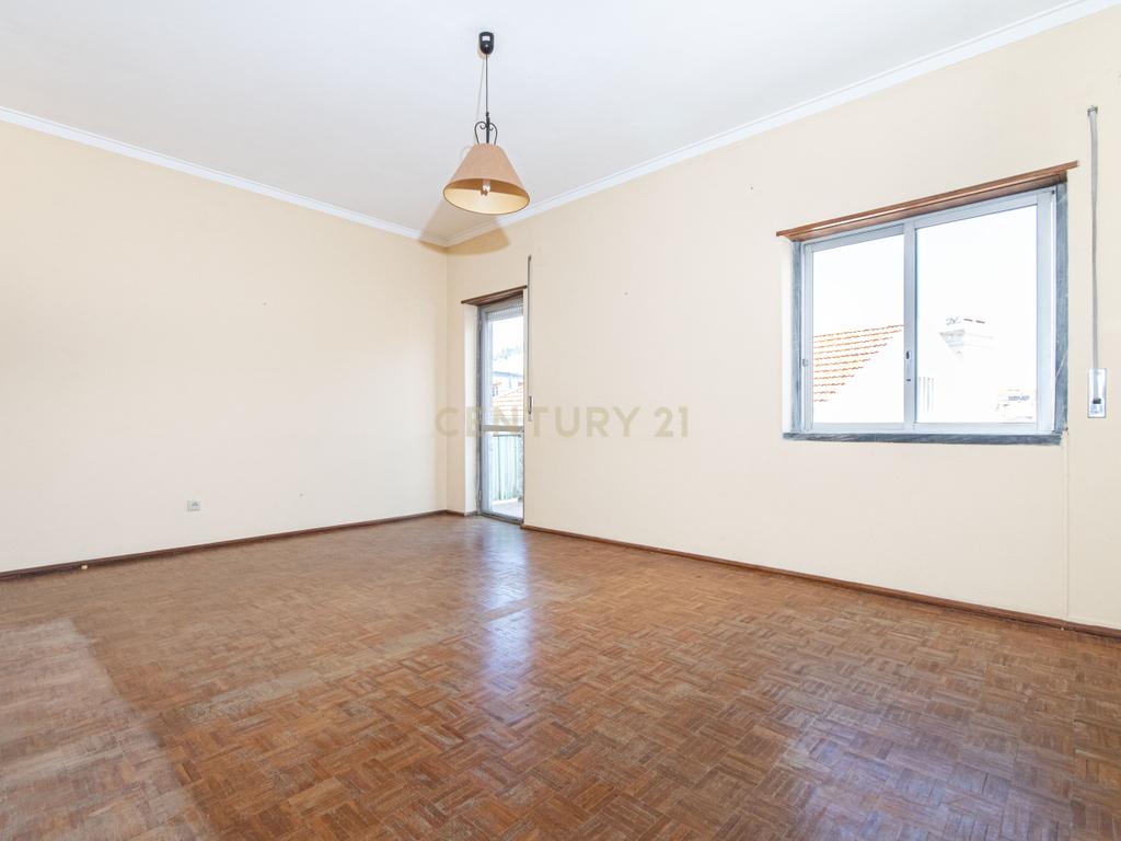 Oportunidade Única! Apartamento T2 com Vista Rio em Vila Franca de Xira. - Image 6
