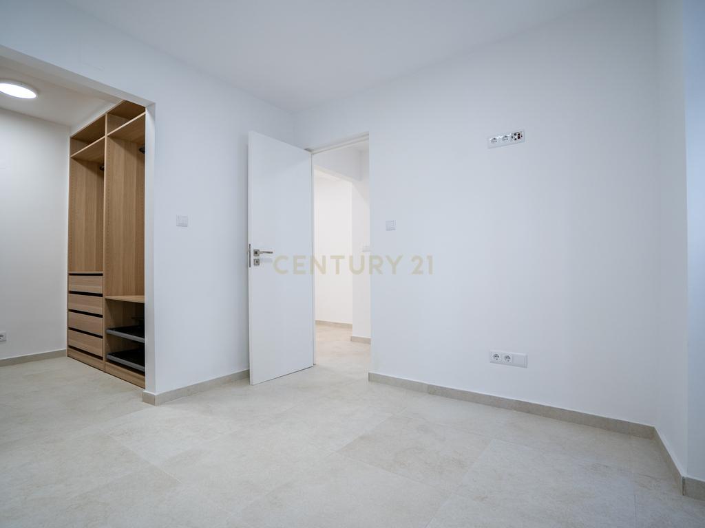 Apartamento T2 RC, Rua do Mato Grosso, Santa Engrácia, São Vicente - Image 10