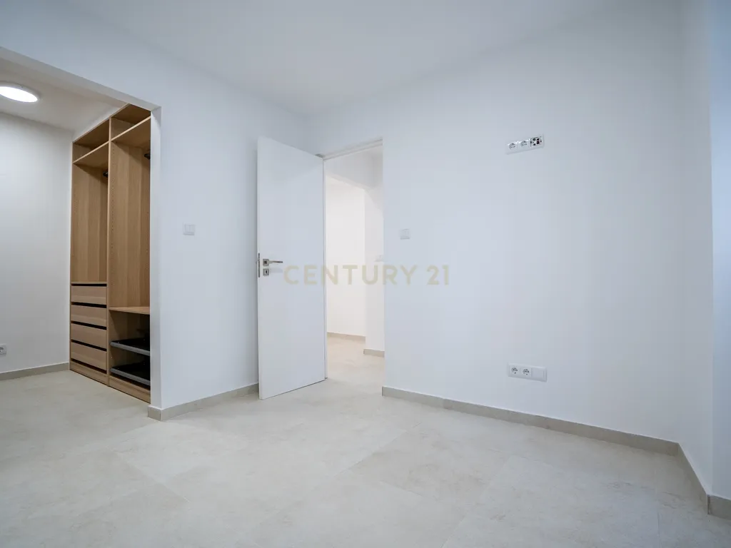 Apartamento T2 RC, Rua do Mato Grosso, Santa Engrácia, São Vicente - Image 10