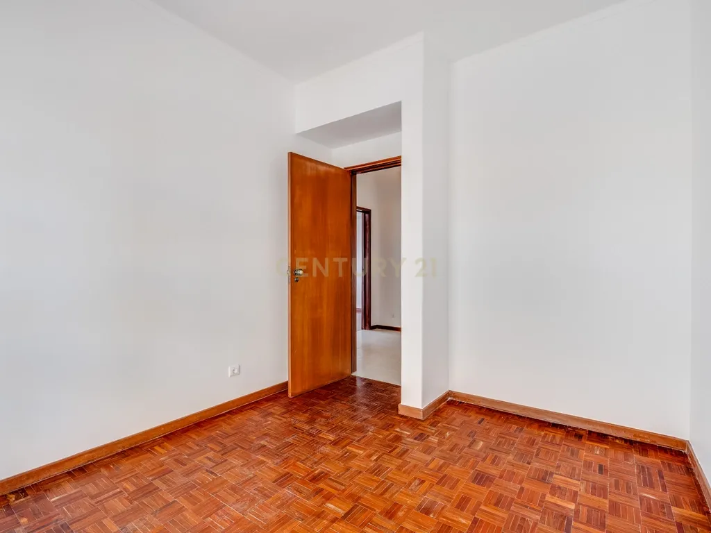 Apartamento T 4 em Faro no centro da cidade a 300m do mercado Municipal. - Image 24