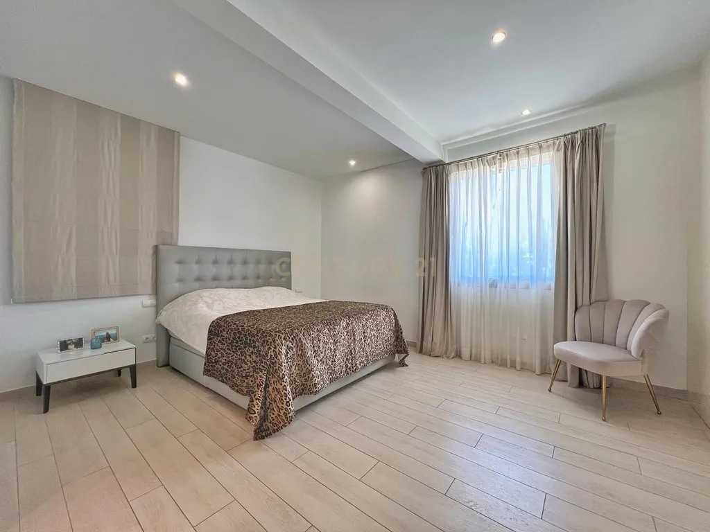 Elegante moradia mediterrânea de cinco quartos com vista para o prestigiado campo de golfe Valderrama, em Sotogrande Alto - Image 19