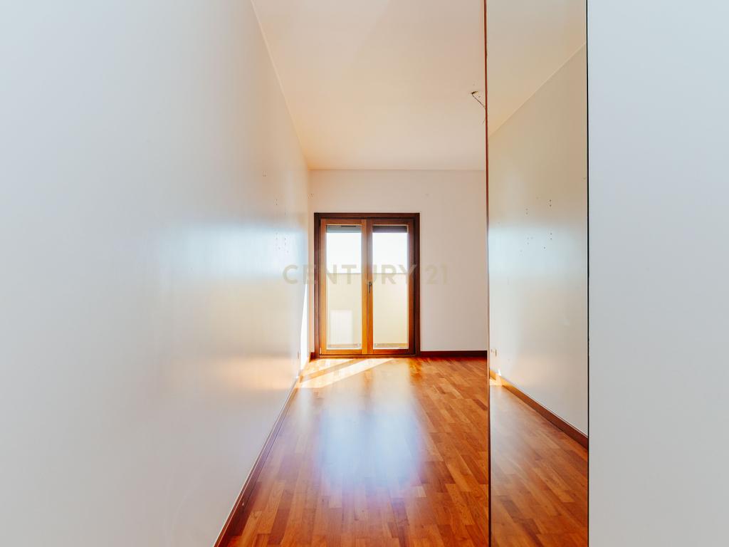 Apartamento T3 com vista da Varanda sobre o Rio Tejo  nos Terraços da Ponte Sacavém - Image 23