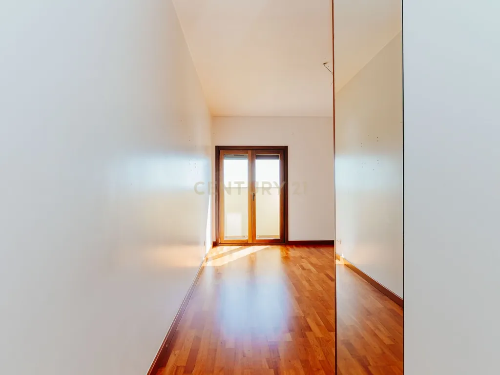 Apartamento T3 com vista da Varanda sobre o Rio Tejo nos Terraços da Ponte Sacavém - Image 23