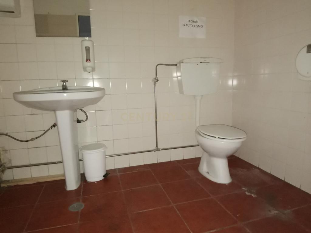 Armazém para venda no Carregado, com rendimento - Image 16