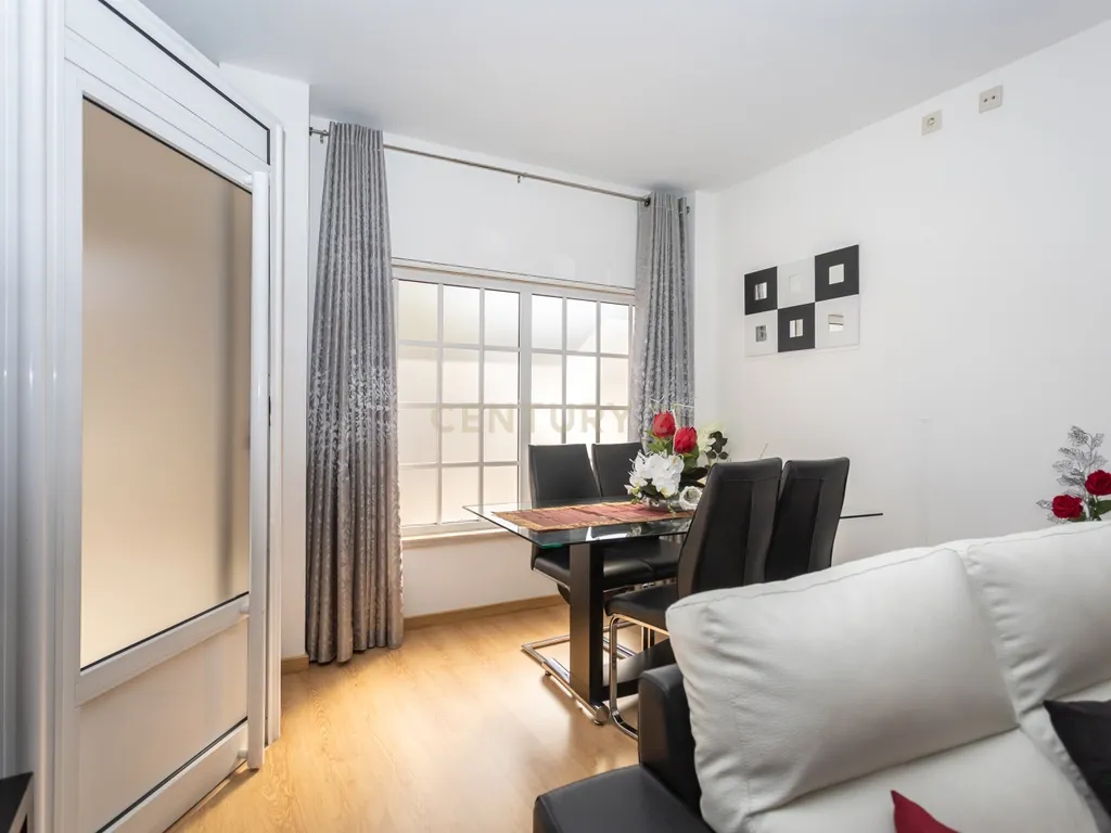 LOJA TRANSFORMADA EM AMPLO APARTAMENTO T1 REMODELADO EM PAIO PIRES - Image 8