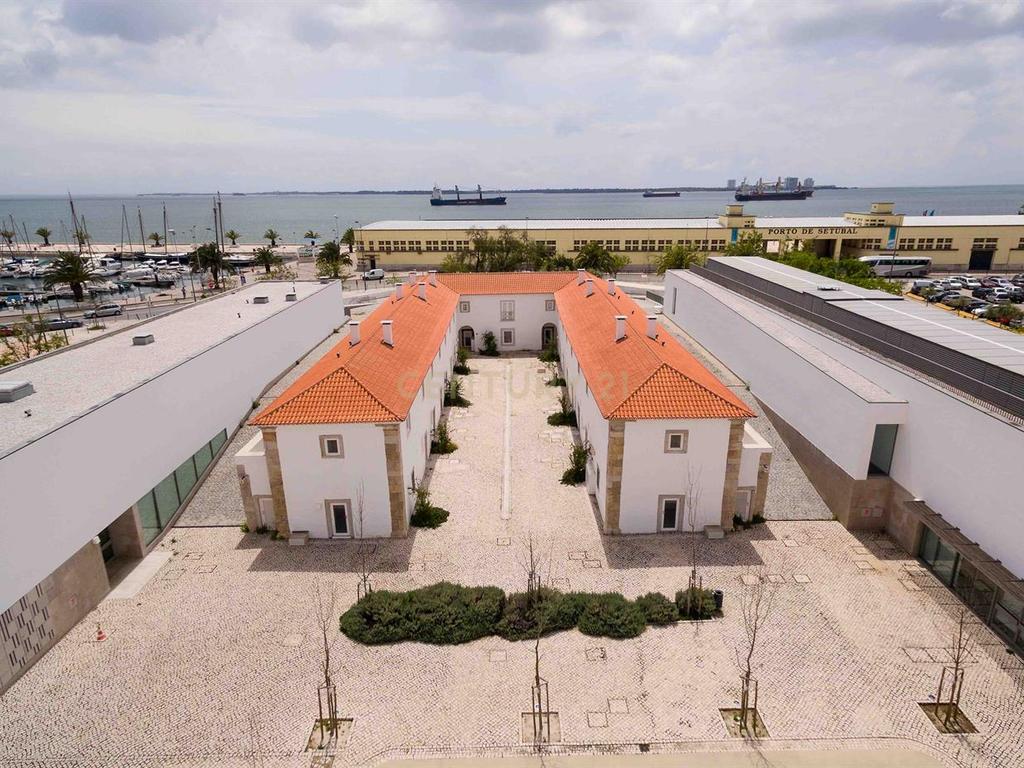 Terreno Urbano para construção de prédio com 3 andares, situado perto do novo aeroporto do Montijo - Image 17