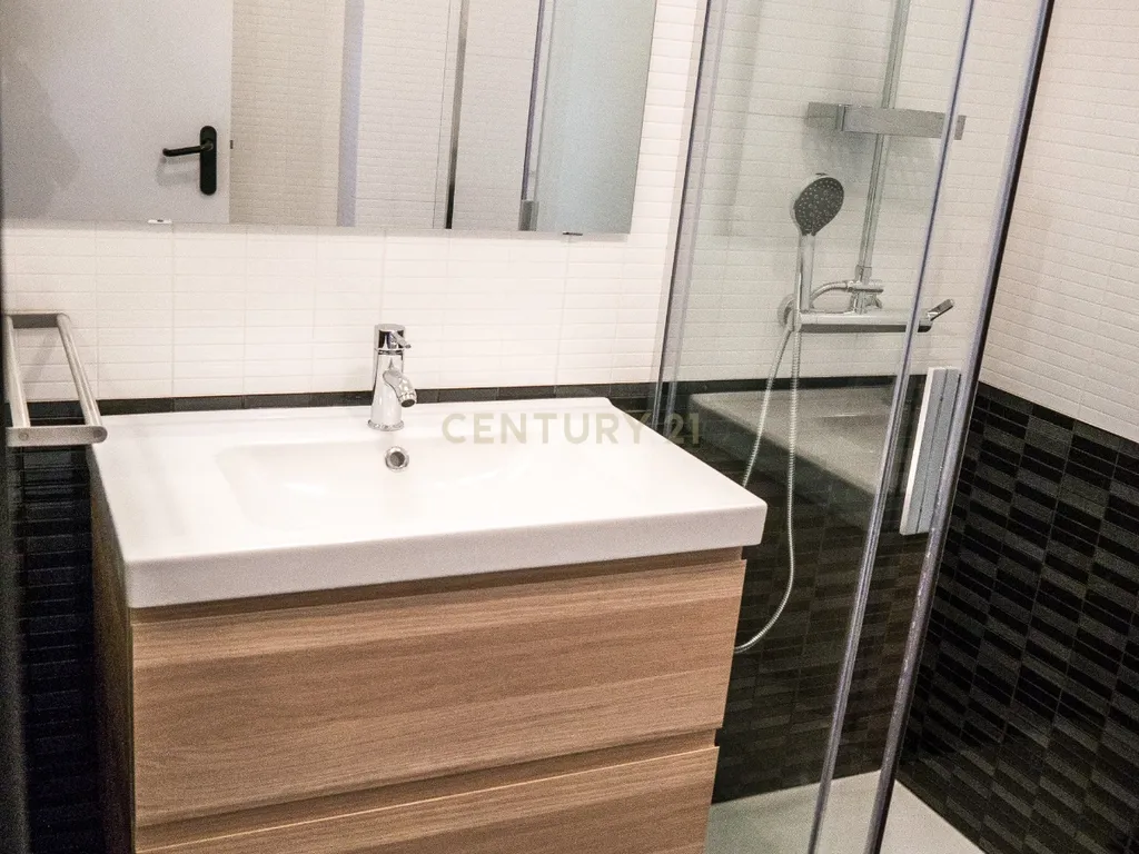 Apartamento T0 +1 Duplex em Miguel Bombarda | Centro do Porto - Image 7