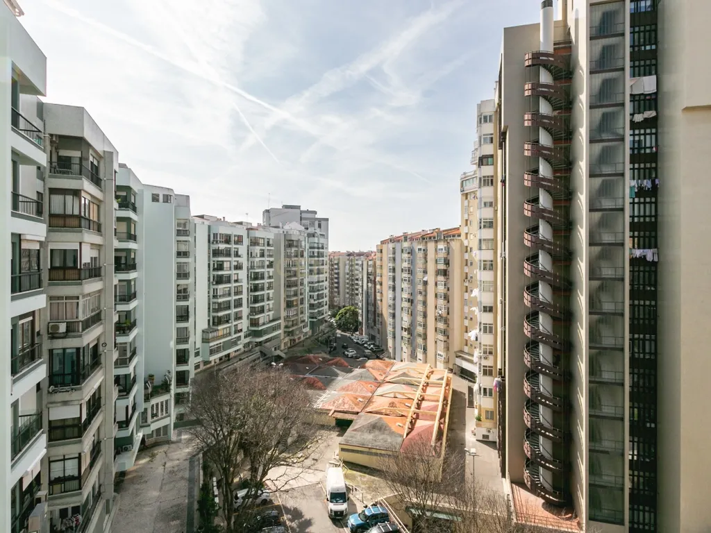 Apartamento T4 com 3 Suites, em zona Prime de Algés - Image 6