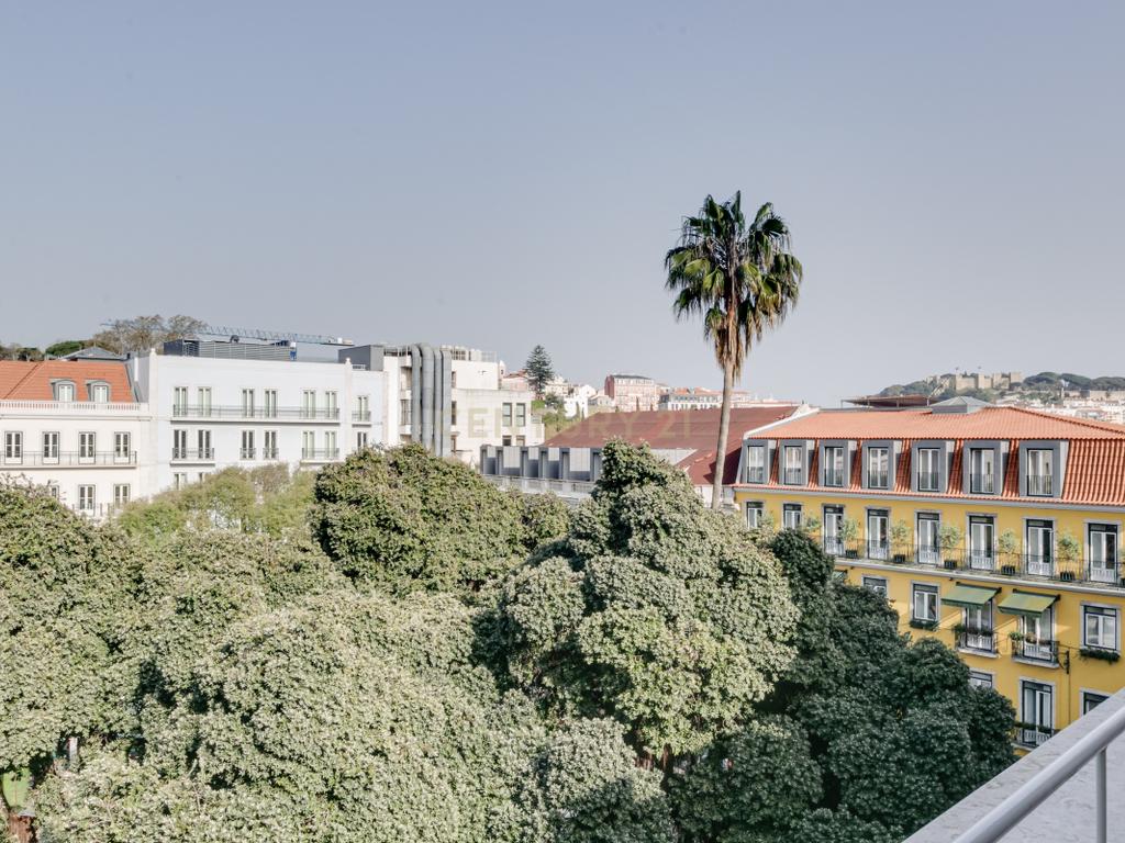 Apartamento T2+1 inserido no emblemático Edifício "Alegria 25". - Image 9