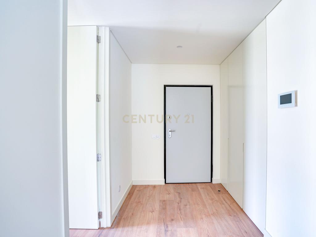 T1, Portela, Loures - Image 6