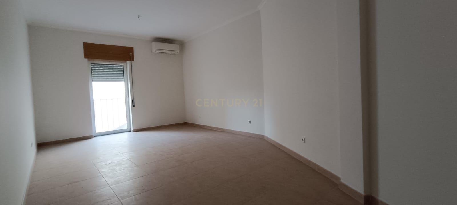 Excelente Apartamento T1 em Campo Maior - Image 8