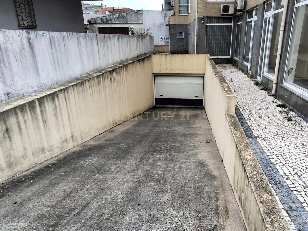 Garagem Fechada à Venda no Centro da Póvoa de Varzim! - Image 8