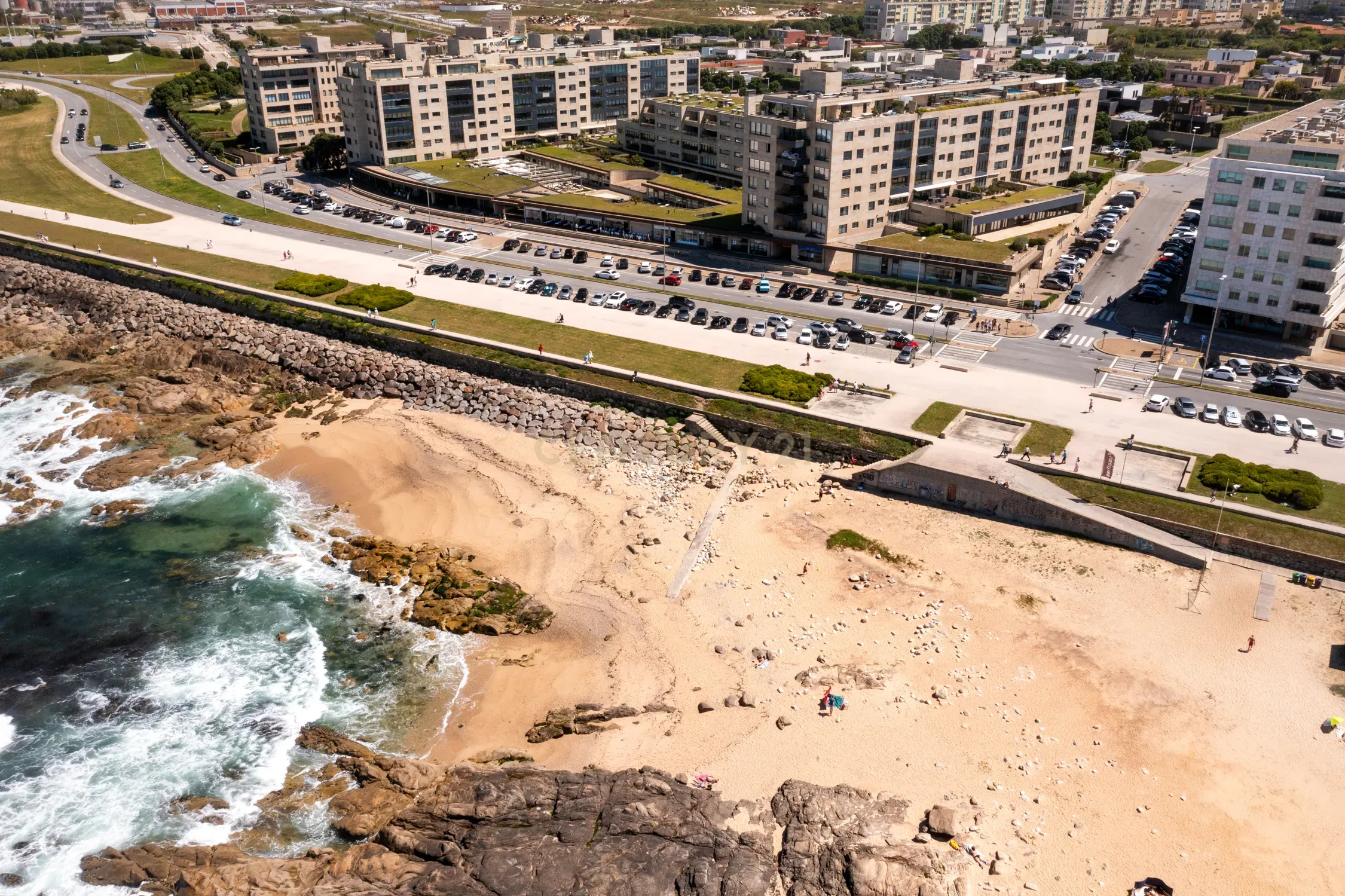 Apartamento T3 com terraço e jardim no Paço da Boa Nova - Image 2