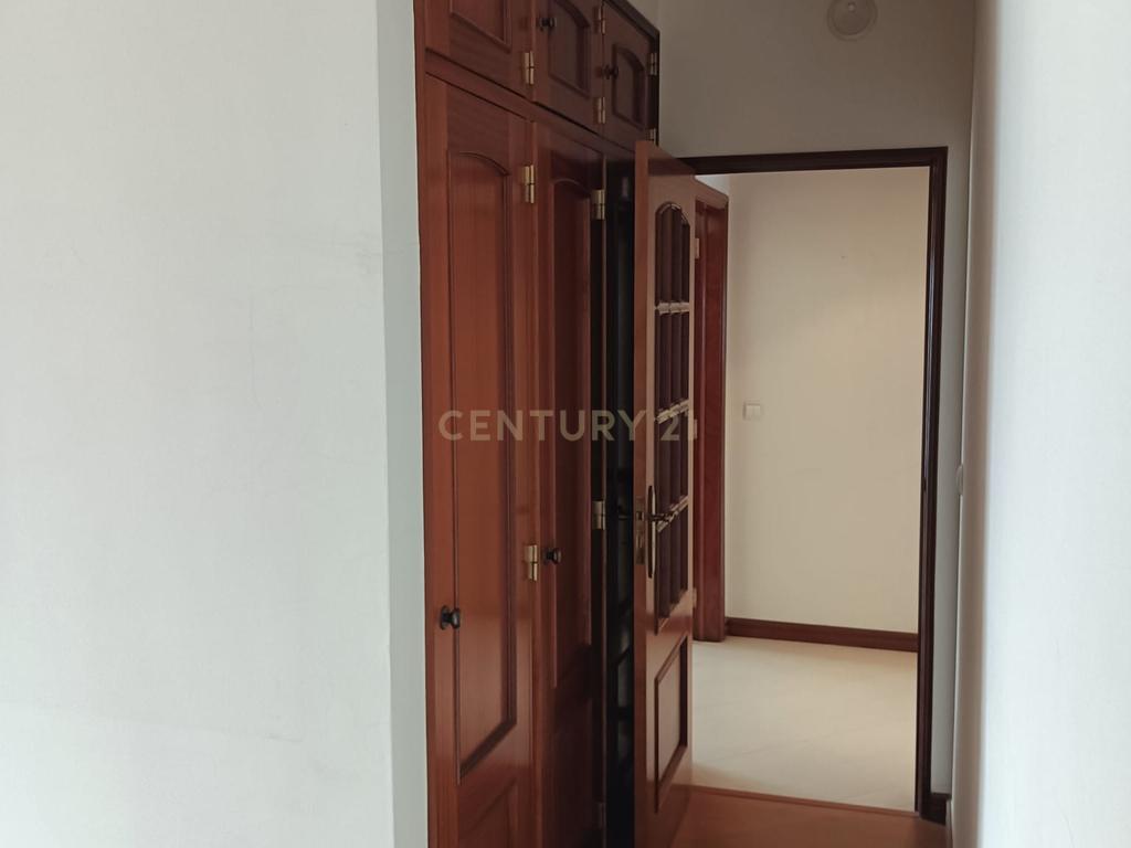 T3 com Suite/Garagem e Arrecadação - Vialonga - Image 9