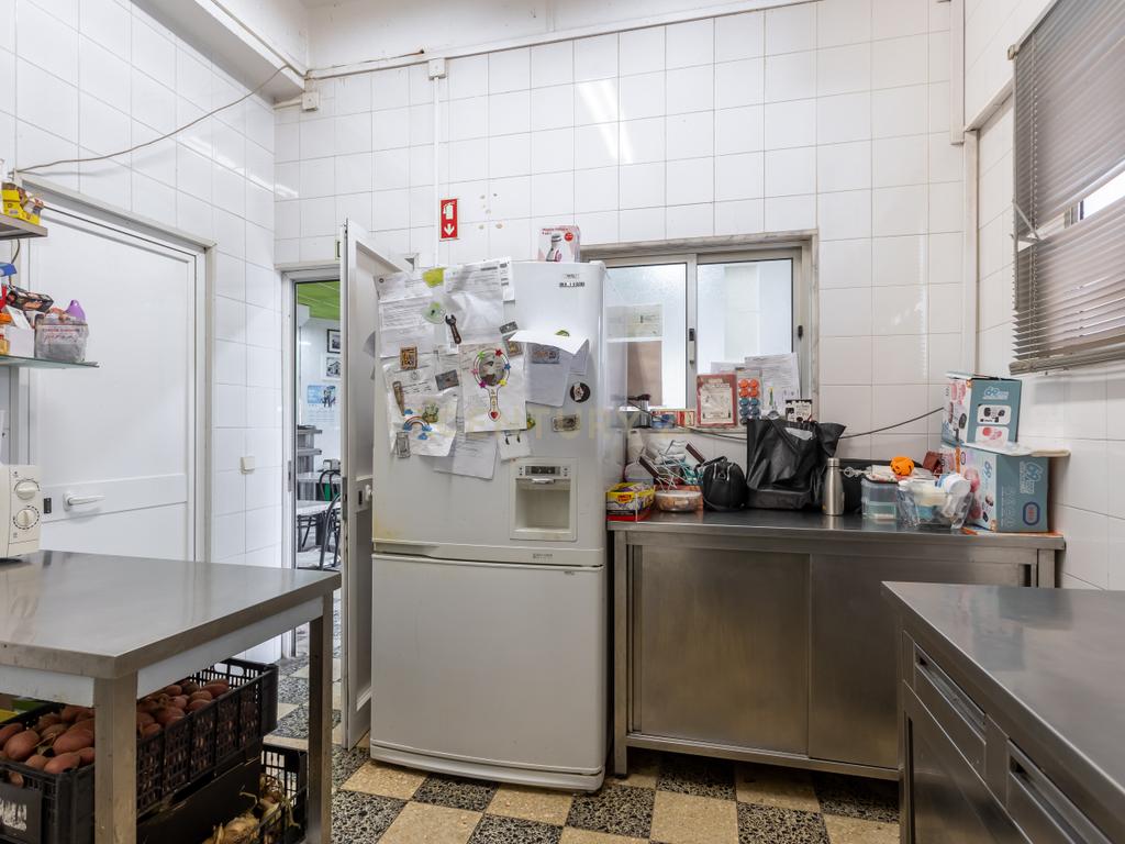 Loja/Café totalmente equipado em Marvila-Bairro dos Lóios - Image 9