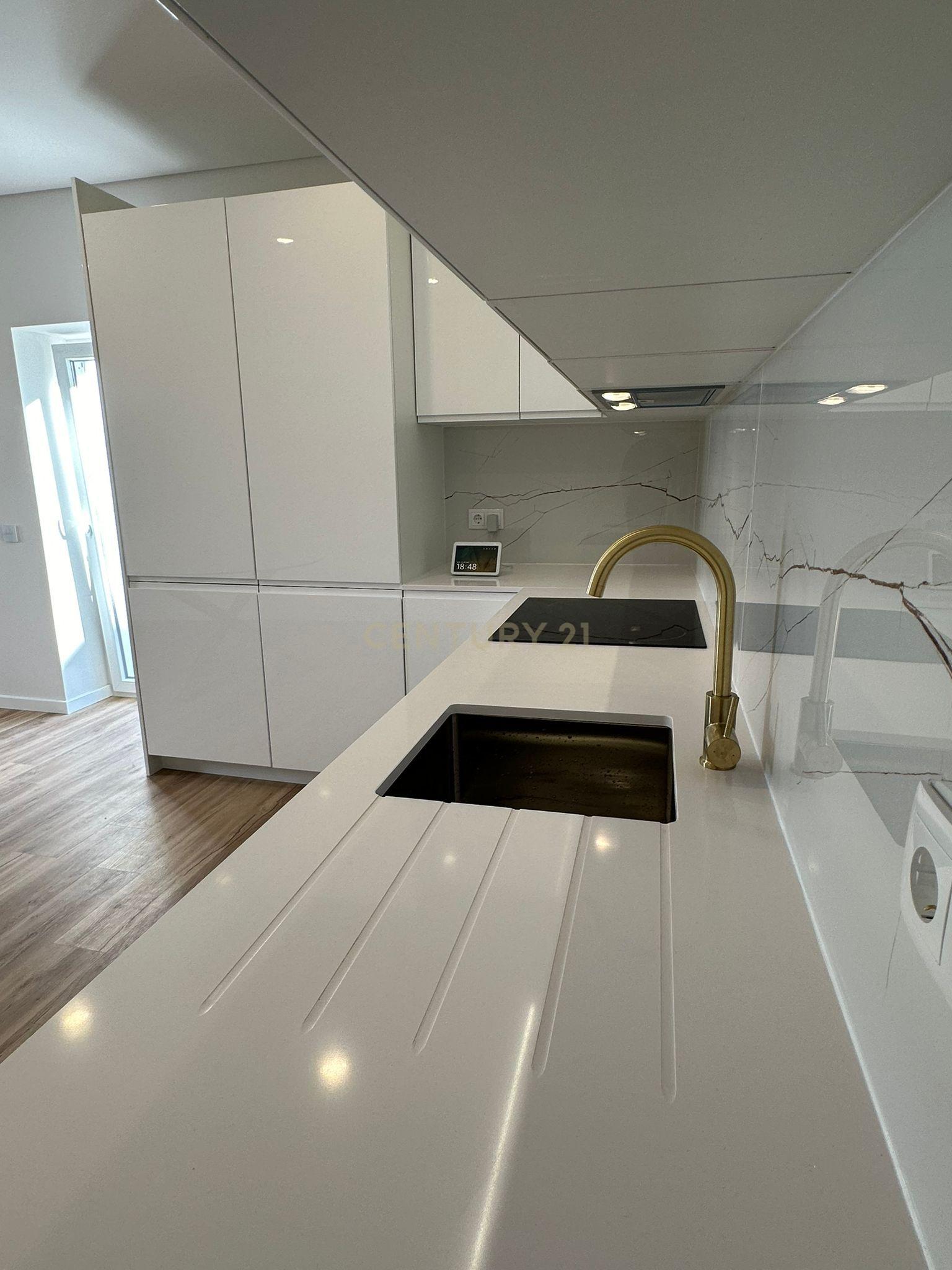 Moradia T1 Renovada com Acabamentos de Alta Qualidade em Montes de Alvor - Image 5