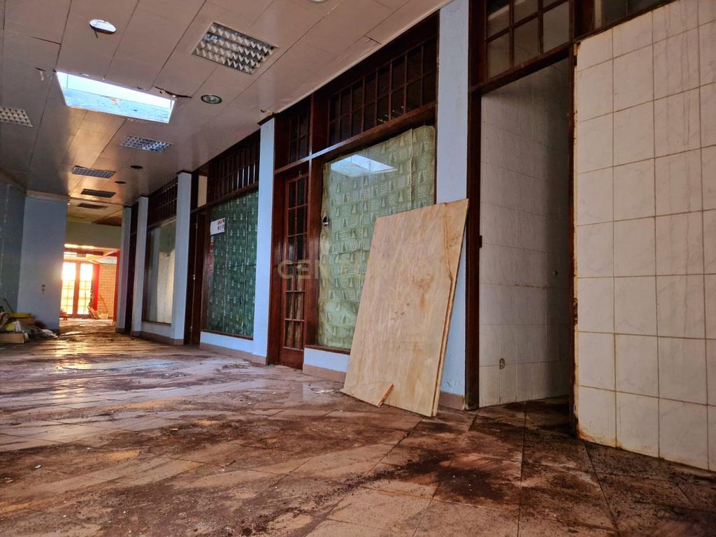 Prédio no centro de Machico - Potencial de Investimento - Image 8