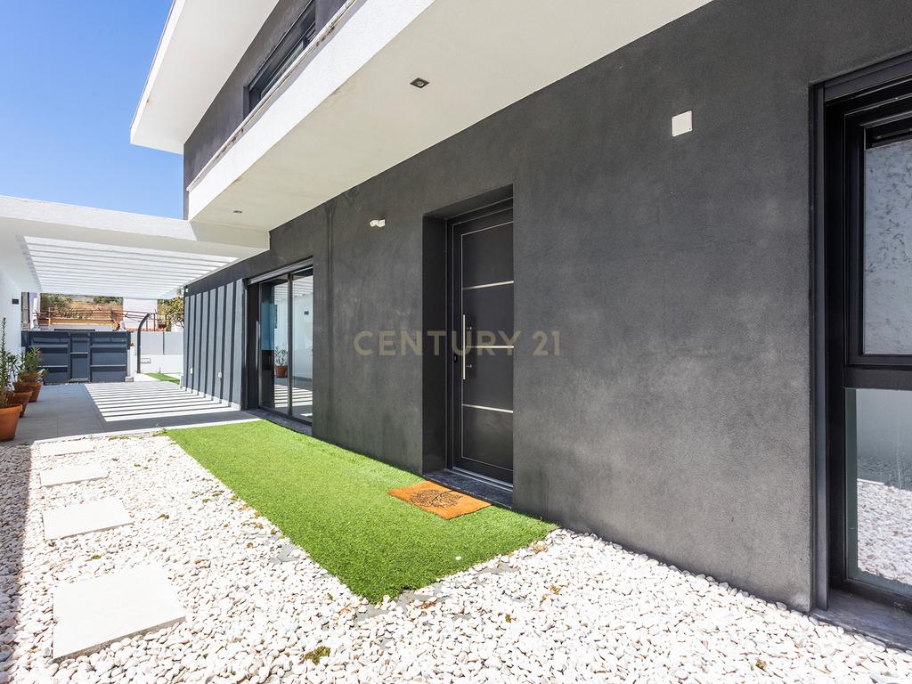 Moradia Contemporânea com Piscina a 5 minutos das praias da Costa da Caparica - Image 29