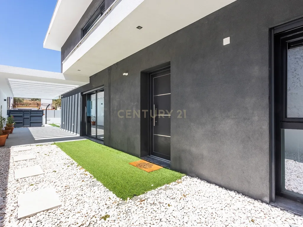 Moradia Contemporânea com Piscina a 5 minutos das praias da Costa da Caparica - Image 29