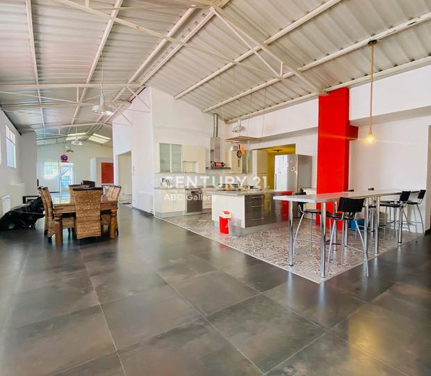 En venta espectacular Loft-Industrial de 368m², en Madrid - Image 1