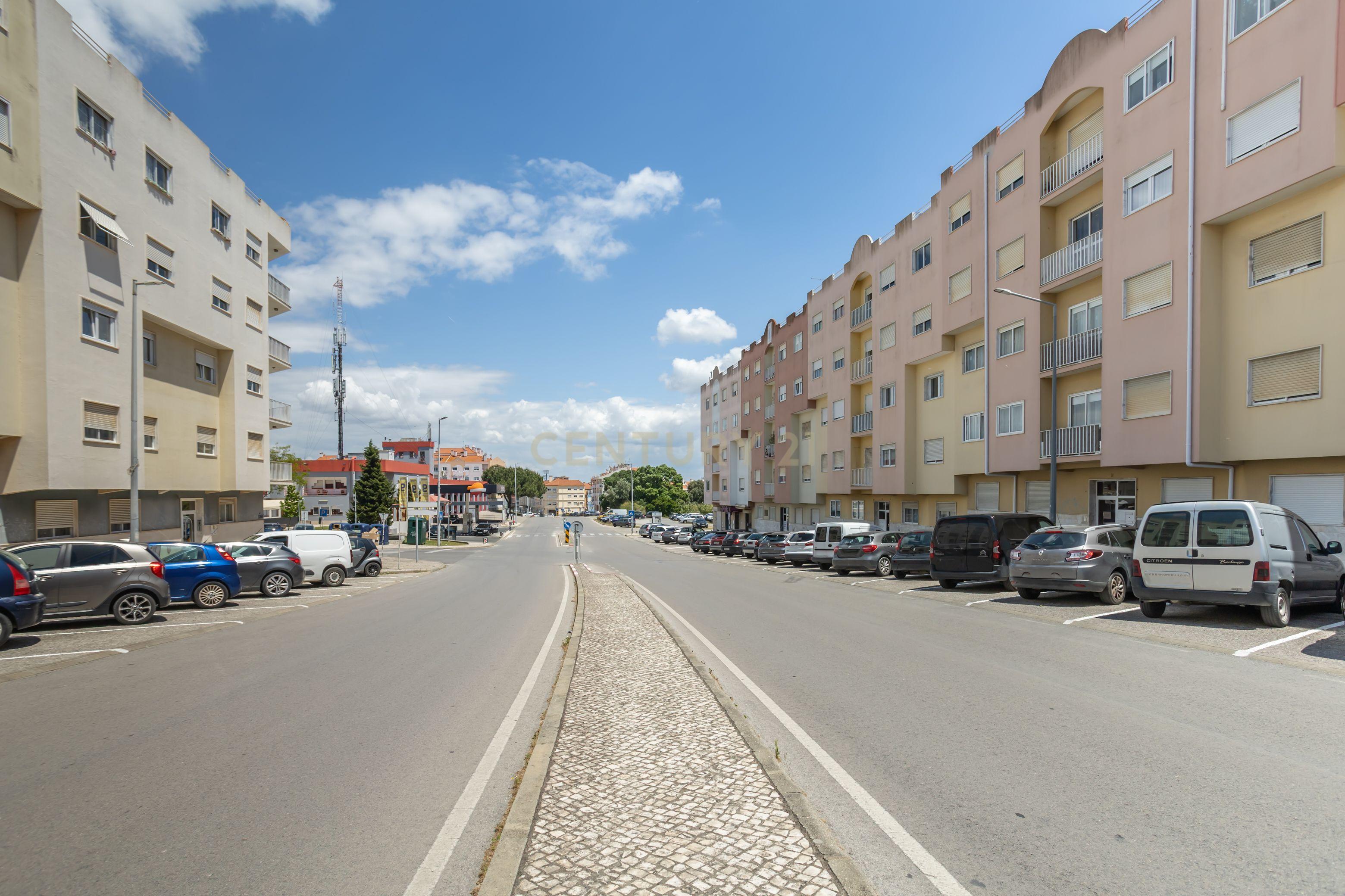 Apartamento T3 Remodelado | Bairro Novo | Seixal - Image 27
