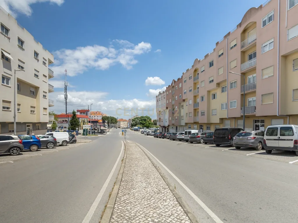 Apartamento T3 Remodelado | Bairro Novo | Seixal - Image 27