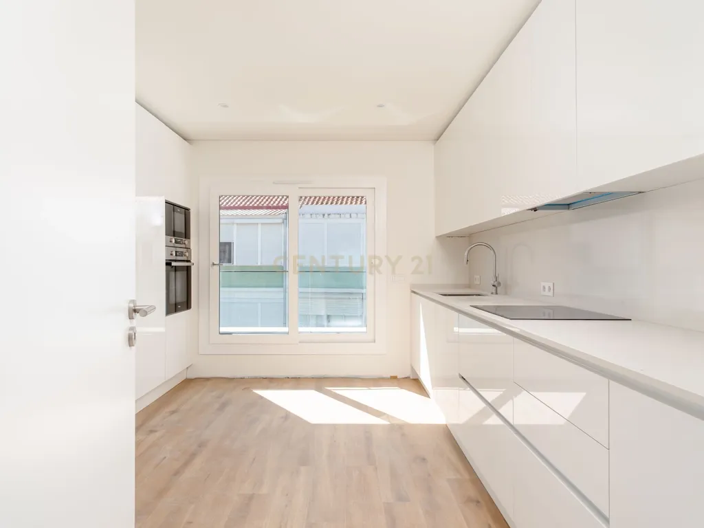 Exclusiva Penthouse T4 inserida num Empreendimento em Almada - Image 7