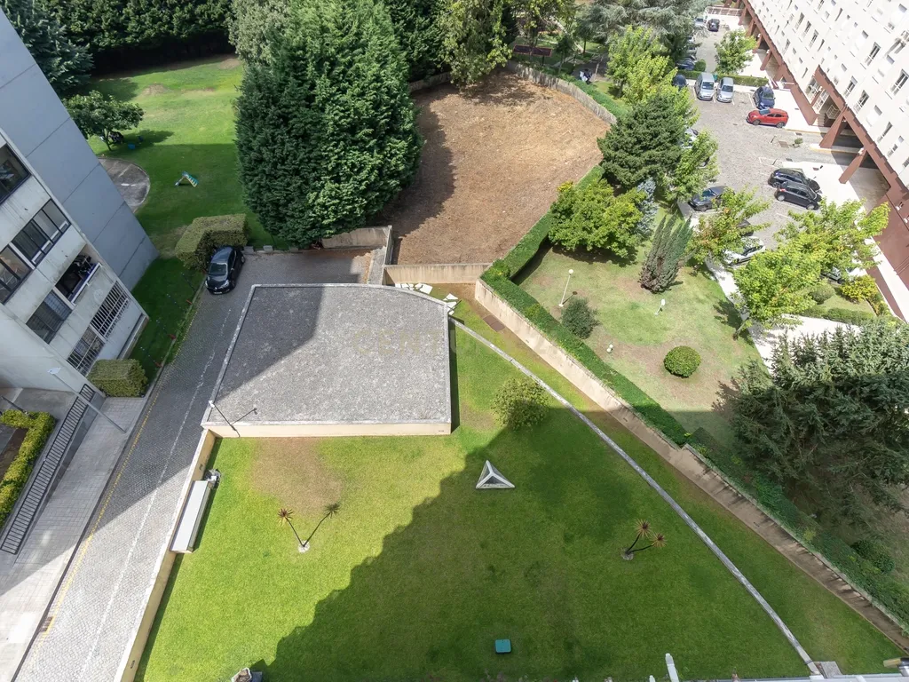 Apartamento T2 para Arrendamento em Lordelo do Ouro, Porto - Image 32