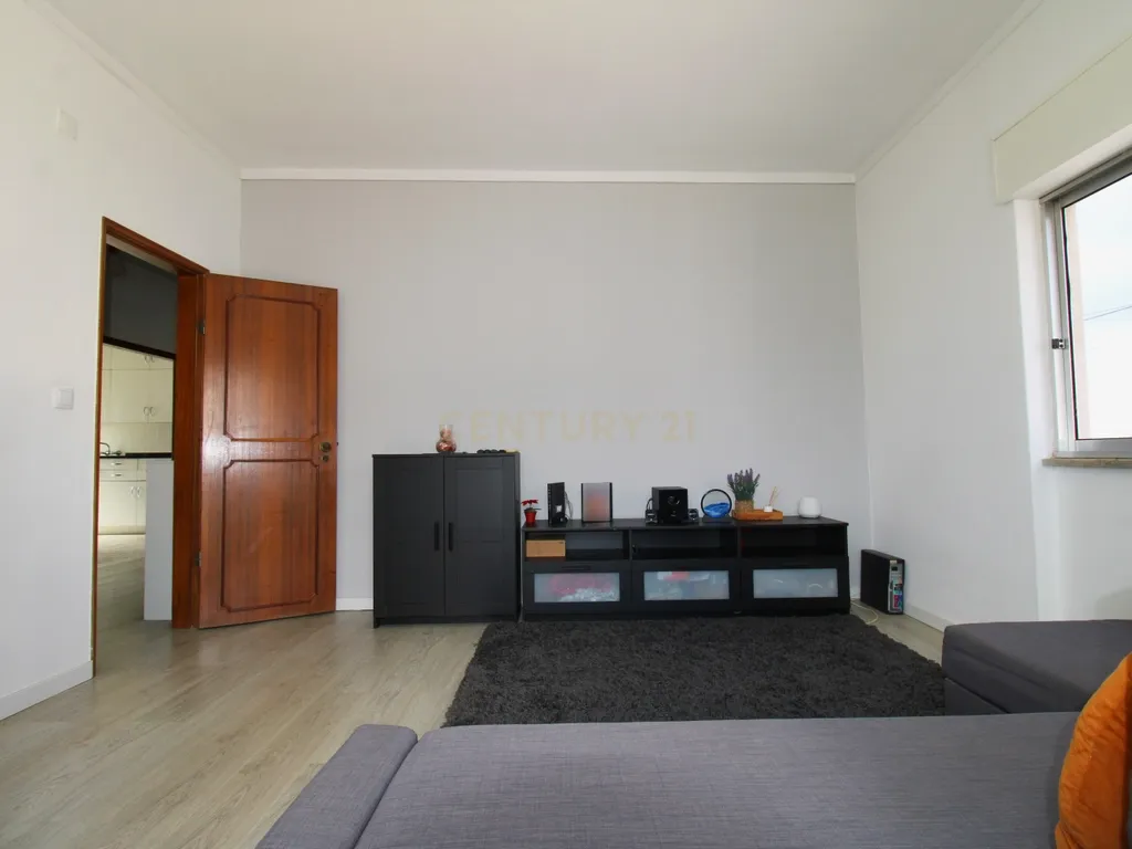 Apartamento T2 Quinta do Conde - Image 11