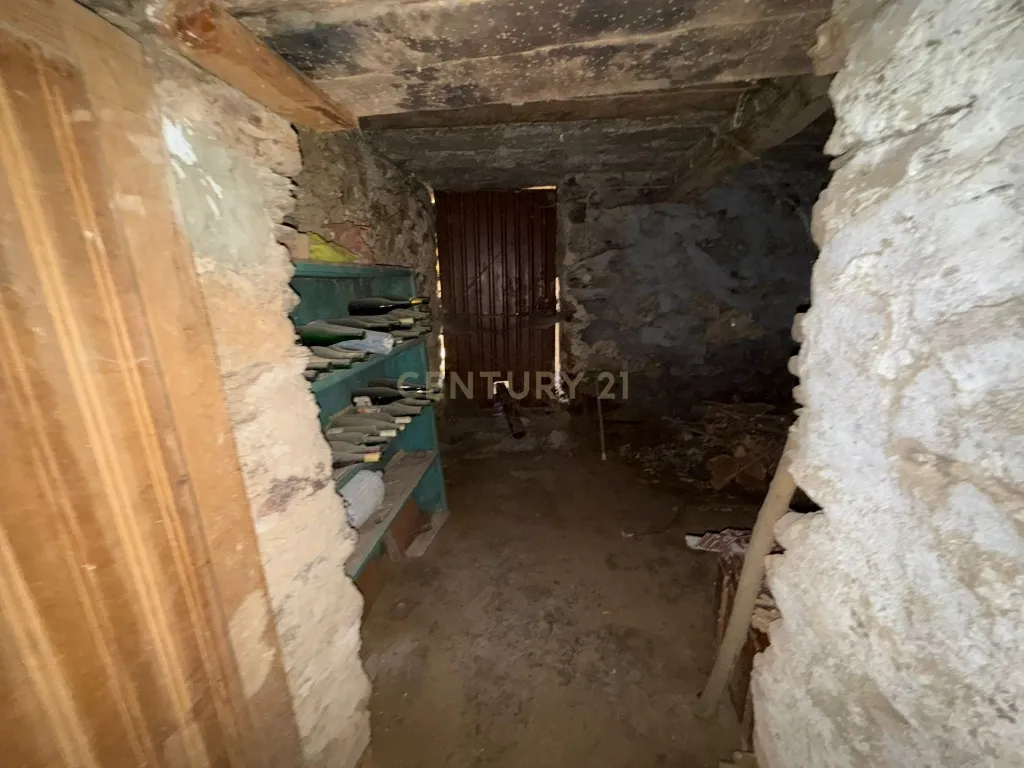 Casa T4 com Jardim e Adega em Vimioso - 53.000€ - Image 23