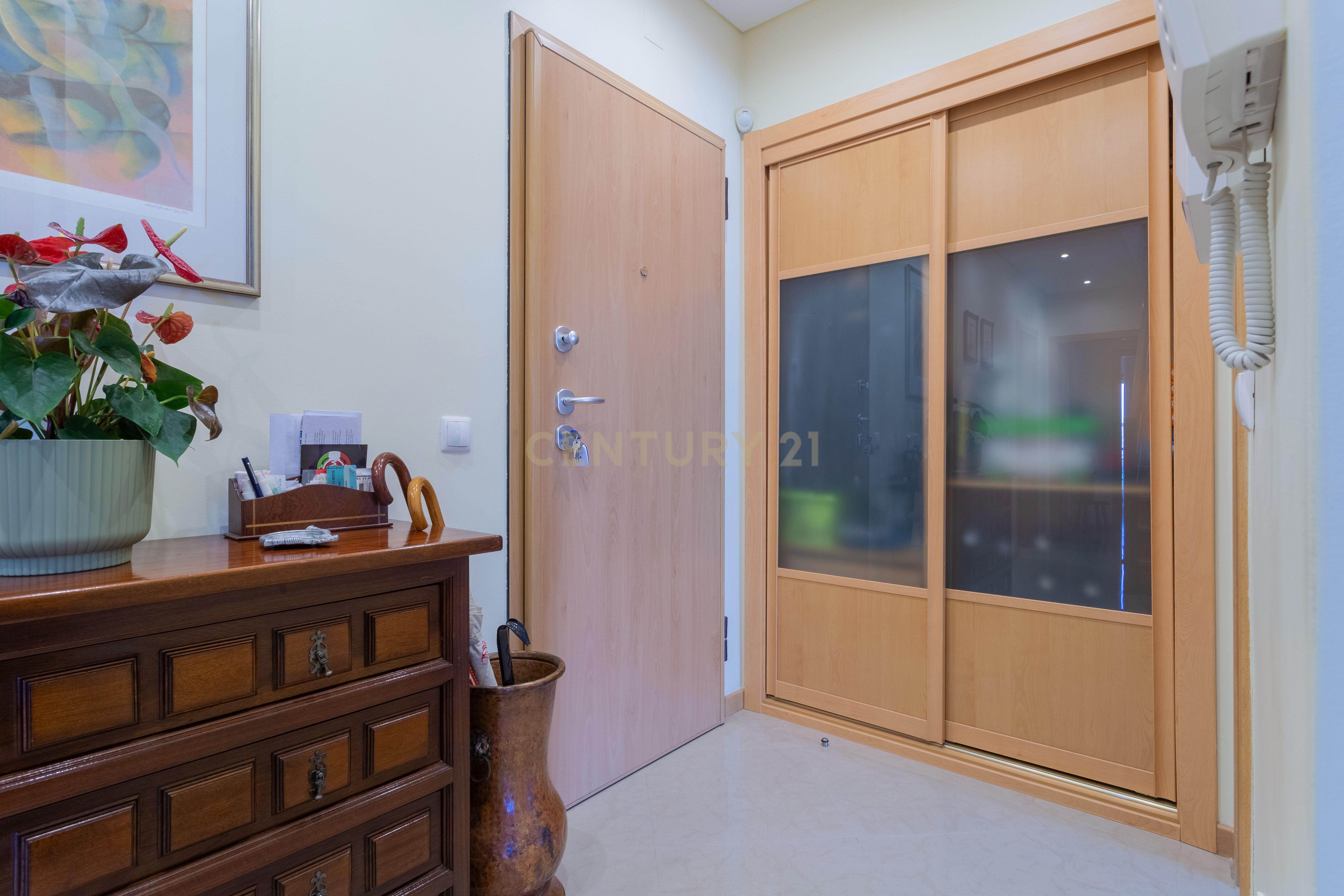 Fotografia 10 de Apartamento T2 / Duplex, com Garagem, sito na Sobreda, concelho de Almada.