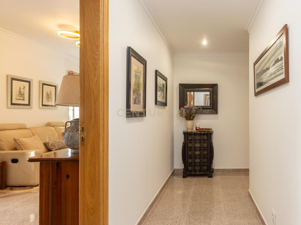 Apartamento T4 c/Arrecadação - Torre da Marinha - Image 12