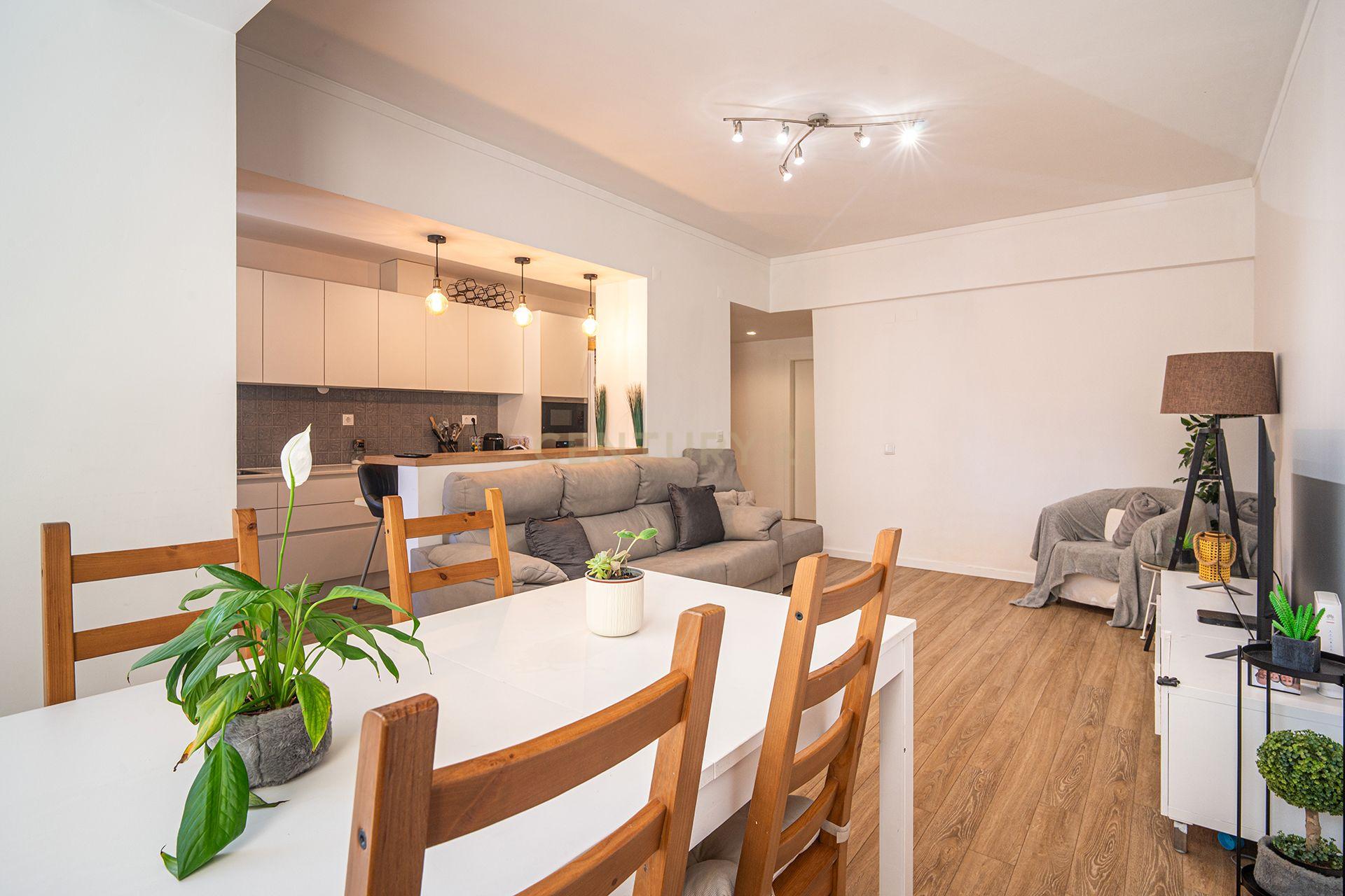 Fotografia 5 de Apartamento Renovado T2 em Oeiras, ótimas áreas e com tudo perto de si!!!