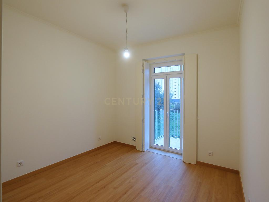 Apartamento T2 para arrendar em Palacete no Lumiar - Image 25