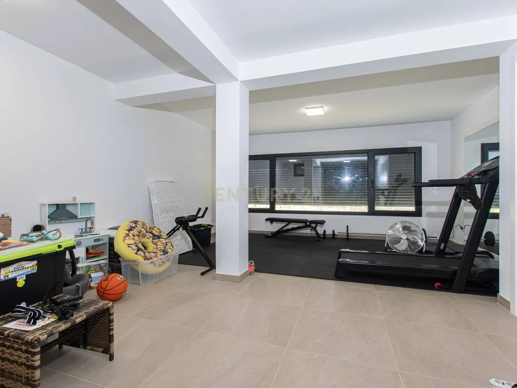 Moradia T4 semi-nova com Piscina, Garagem + Parcela de Terreno Rústico e Vista Serra | Salgueiro, Pombal - Image 45